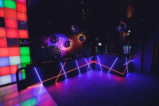 Bajka Disco Club to nowe miejsce na imprezowej mapie Rzeszowa. Klub znajduje się w CH Europa II, przy ulicy Piłsudskiego 34. Nowa miejscówka jest jedną z największych dyskotek w Polsce, imprezowicze bawią się w towarzystwie największych gwiazd polskiego disco.