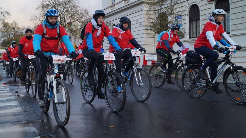 XI Bydgoski Rowerowy Rajd Niepodległości. Ponad 400 uczestników na trasie! [zdjęcia, wideo]