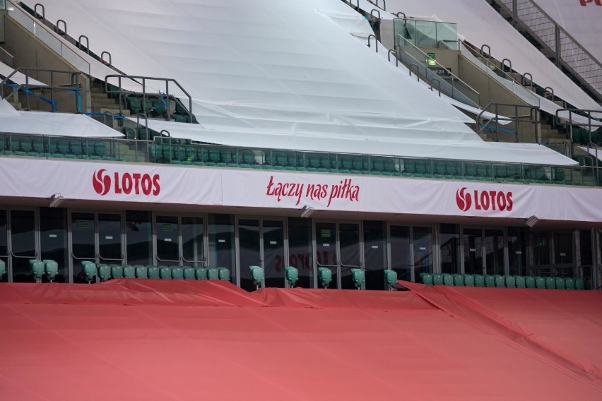 Polska - Andora 3:0. Mecz na Łazienkowskiej przy pustych trybunach. Stadion wyglądał ponuro