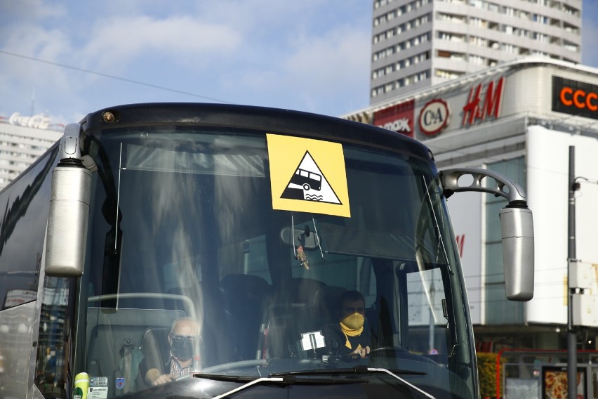 Trwa protest przewoźników w Warszawie. Kilkadziesiąt autobusów blokuje centrum miasta
