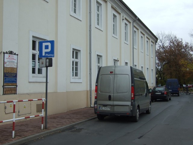 Od początku istnienia strefy płatnego parkowania w Wieluniu zarządza nią firma Projekt Parking