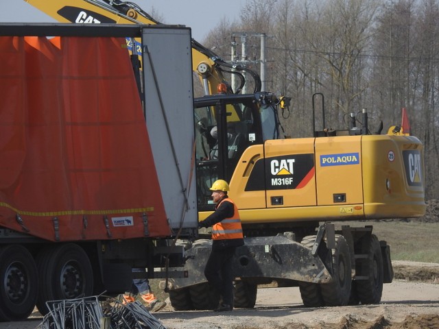 Po wielokrotnych wezwaniac, do rzetelnej i zgodnej z podpisanymi umowami realizacji kontraktów, GDDKiA podjęła decyzję o odstąpieniu od umów z wykonawcą inwestycji