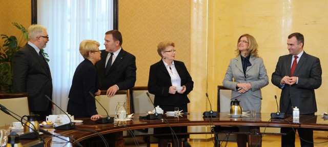 Prof. Jolanta Szołno - Koguc, ekonomistka z UMCS, została wojewodą lubelskim. W poniedziałek w południe premier Donald Tusk wręczył jej nominację. Szołno-Koguc jest bezpartyjna.