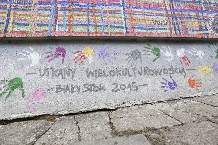 Zamiast swastyki menora. Tak naprawili zniszczony mural „Utkany wielokulturowością” w Białymstoku [ZDJĘCIA, VIDEO]     