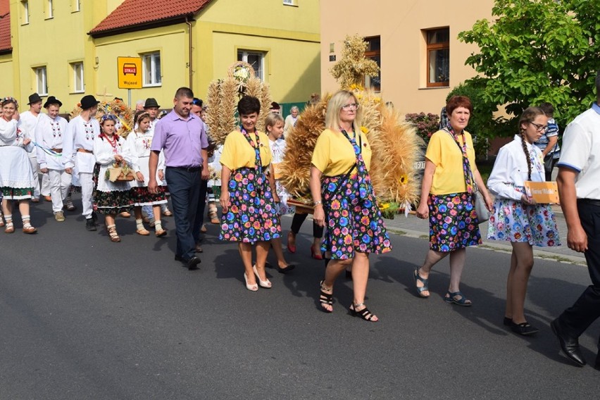 Dożynki gminne w Gaworzycach. Rolnicy dziękowali za plony [ZDJĘCIA]