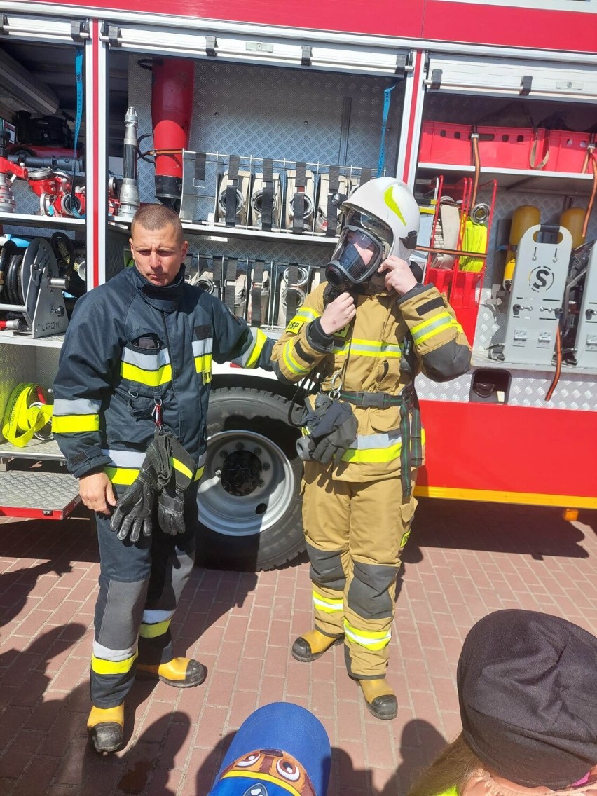 Przedszkolaki ze Słocina z wizytą w strażackiej remizie 