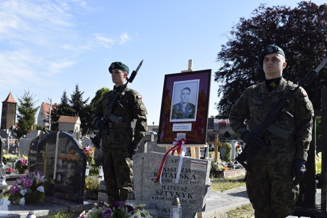 Kanonier Mateusz Sztynyk pochowany jest na cmentarzu komunalnym w Bytomiu Odrzańskim