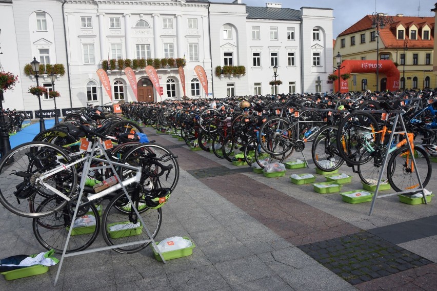 Garmin Iron Triathlon 2022 Płock. Pływanie, rower, bieganie - zawodnicy zmierzyli się z potrójnym wyzwaniem! [ZDJĘCIA]