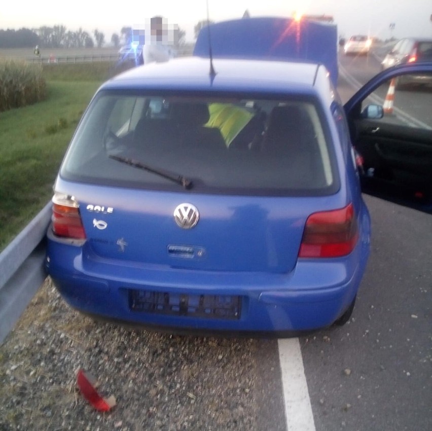 Bojanowo. Wypadek w Gołaszynie. Nie miał uprawnień do kierowania samochodem. Potrącił motorowerzystę. Wszystko nagrała kamera [FILM]