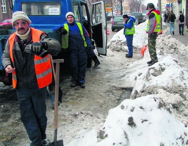 Śnieg z jezdni miał trafić na chodnik, ale zmieniono decyzję