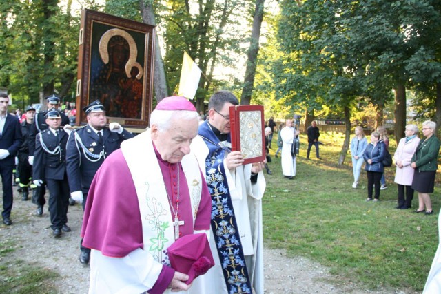 Kopia Obrazu Matki Boskiej Częstochowskiej dotarła do parafii pw. Matki Bożej Częstochowskiej w Mościejewie (25.09.2021)