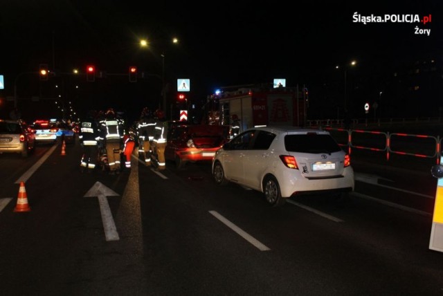 W kraksie uczestniczyły trzy samochody. Winny był 76-latek