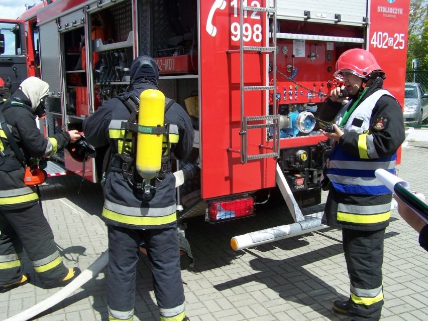 Ćwiczenia strażaków w Łodzieży. Ewakuowano wszystkich uczniów i pracowników szkoły ZDJĘCIA