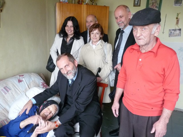 Jubilatka z burmistrzem Dobczyc i gośćmi