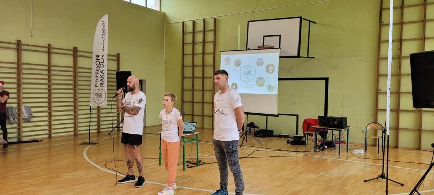 Mikołajki dla dzieci w Zduńskiej Woli na sportowo z "Przegoń raka dla dzieciaka"