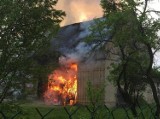 Od uderzenia pioruna zapaliła się stodoła w Koźli [ZDJĘCIA]