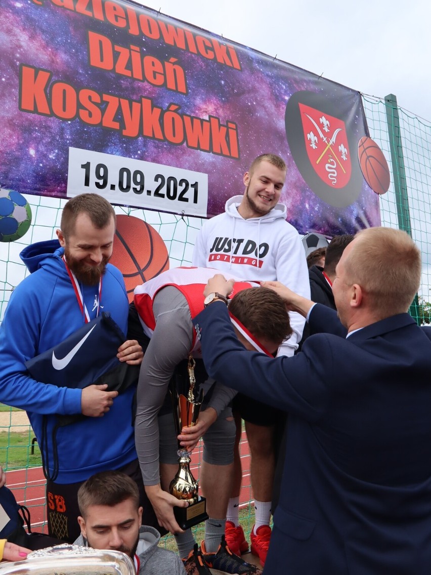 Festyn i turniej na otwarcie nowego boiska w Sędziejowicach
