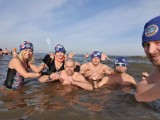 Ostrów Wielkopolski. Miłośnicy zimnych kąpieli z Raszkowa w gronie bijących rekord nad morzem [FOTO]