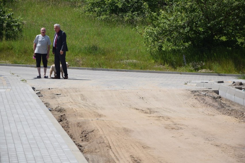 Inwestycje w Gminie Cewice. Przebudowa dróg, szkoły w Siemirowicach i budowa kanalizacji  