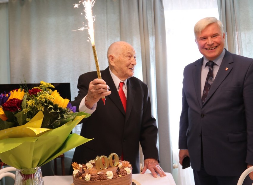 Zygmunt Habrat, sportowiec i znany nauczyciel wychowania fizycznego z Krosna, świętował setne urodziny
