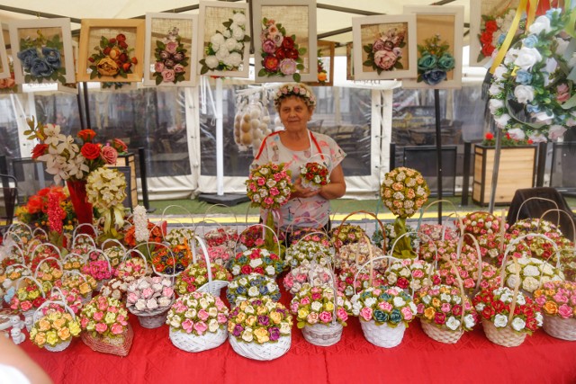 ZOBACZ TEŻ: Co ich przyciąga do Rzeszowa? Z kamerą na festiwalu zespołów folklorystycznych
