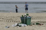 Brudne plaże w Sopocie. Śmietniki stoją co 25 metrów