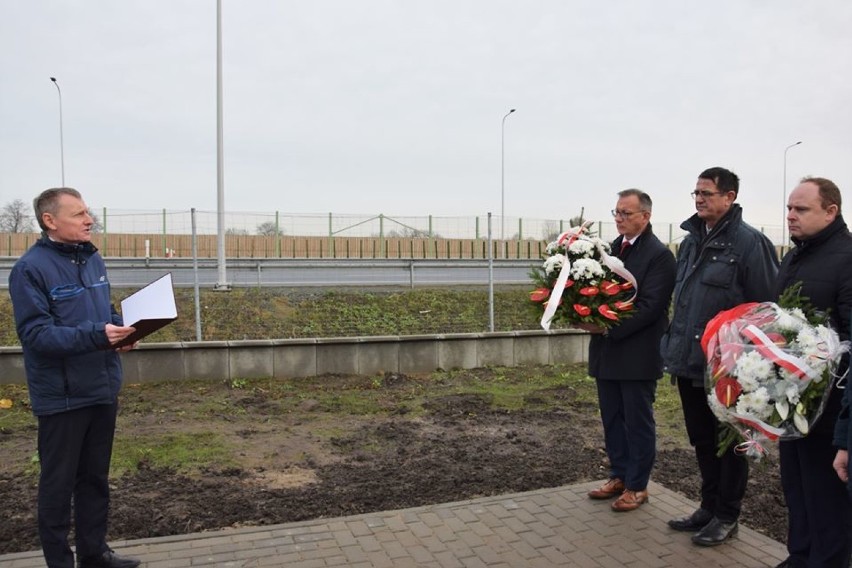 Nowy Dwór Gdański. Samorządowcy uczcili pamięć poległych czołgistów 