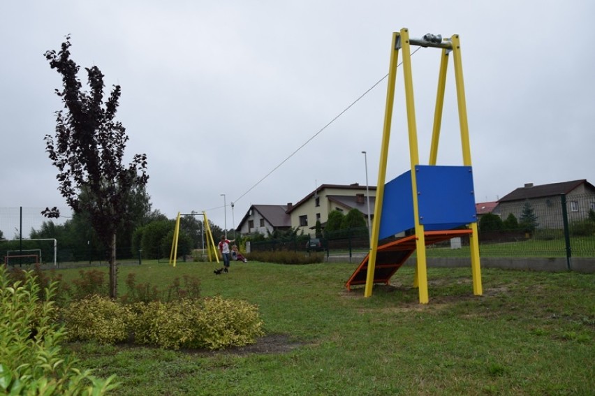 SULMIERZYCE: Place zabaw zostały doposażone [ZDJĘCIA]