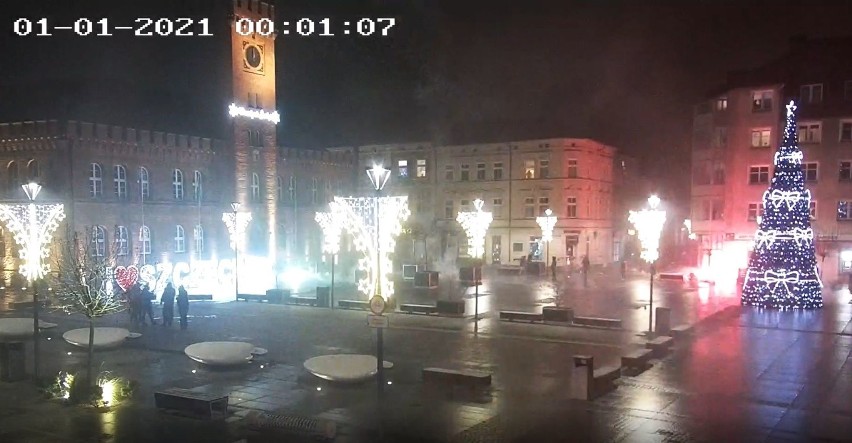 W Nowy Rok spłonęła choinka przed ratuszem w Szczecinku [nowe zdjęcia]