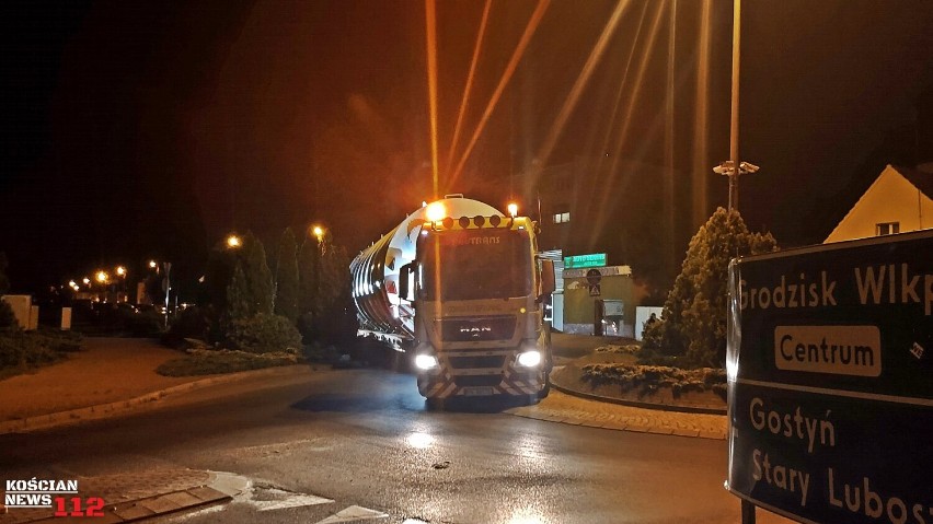 Transport ogromnych silosów z kościańskiej firmy. Mamy zdjęcia