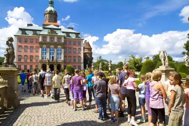W 2015 roku zamek Książ w Wałbrzychu, po raz pierwszy w historii obiektu odwiedziło ponad 300 tys. osób