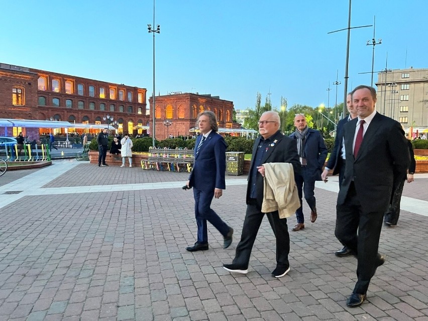 Lech Wałęsa przybył do Manufaktury we wtorek wieczorem 9...