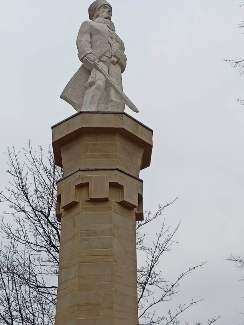 Pomnik Tadeusza Kościuszki w Kamieńsku wyremontowany. ZDJĘCIA