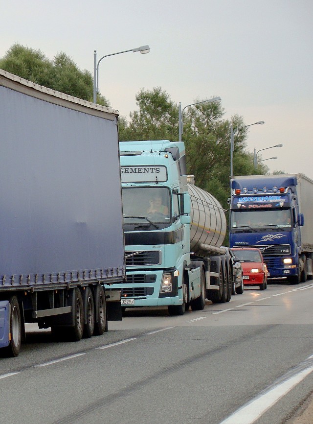 W piątek korek na ul. Zatorskiej w Oświęcimiu miał ponad 2 km