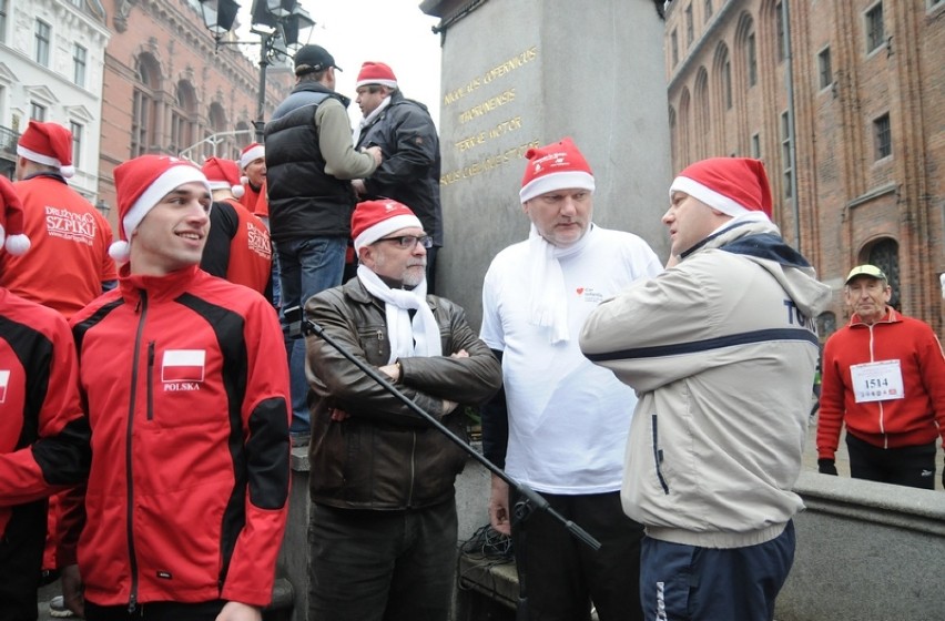 Prezydent Michał Zaleski garnitur schował pod koszulką