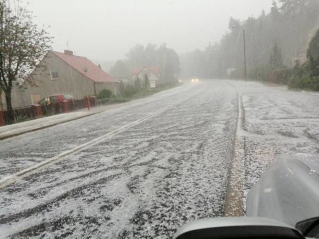 Gradobicie i silne opady dały się we znaki w 2019 roku w okolicy Skoków
