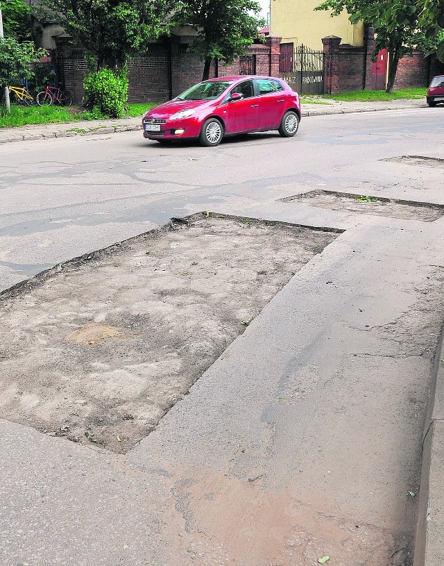 Wycięto asfalt, ale nie zrobiono zabezpieczeń
