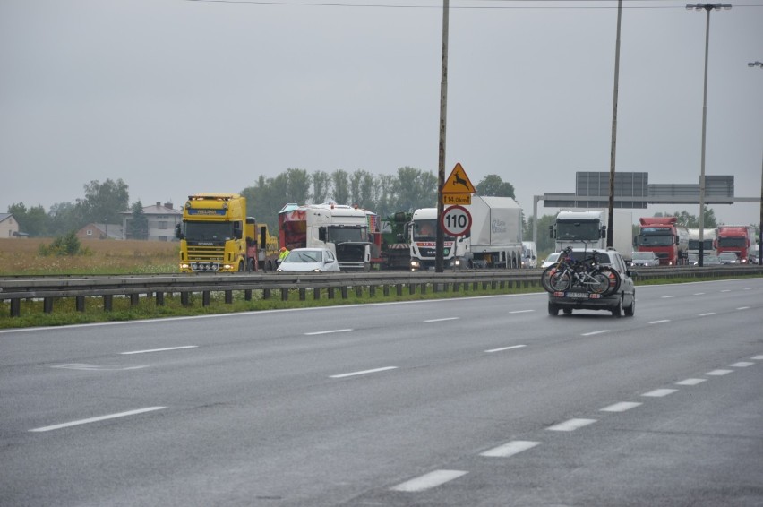 Utrudnienia na autostradzie A1 przy wiadukcie bełchatowskim:...