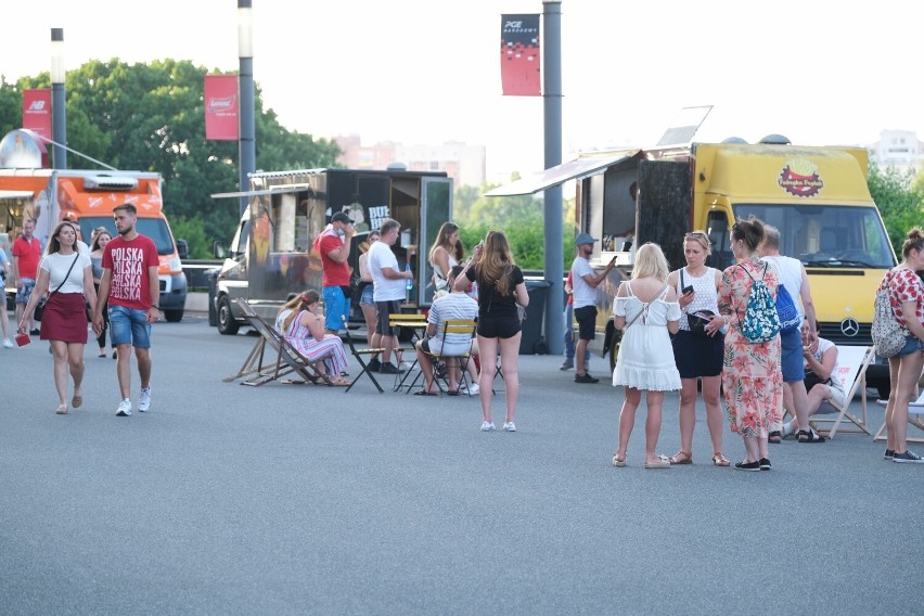 Żarcie na Kółkach 2021, Warszawa. Na błoniach Narodowego ponownie pojawiły się food trucki