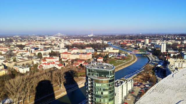 Co widać z najwyższych pięter nowo budowanych rzeszowskich wieżowców? Na kolejnych zdjęciach zobaczysz, jakie widoki będą mieli mieszkańcy Capital Towers