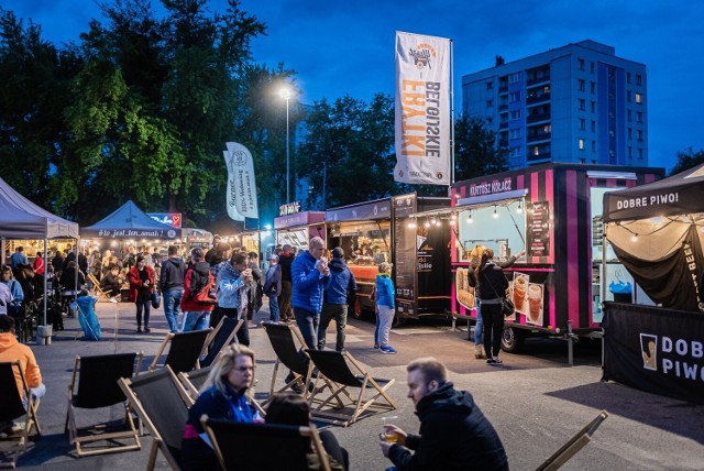 Food Fest i dobre jedzenie czekają w Fabryce Pełnej Życia w śródmieściu Dąbrowy Górniczej 

Zobacz kolejne zdjęcia/plansze. Przesuwaj zdjęcia w prawo - naciśnij strzałkę lub przycisk NASTĘPNE