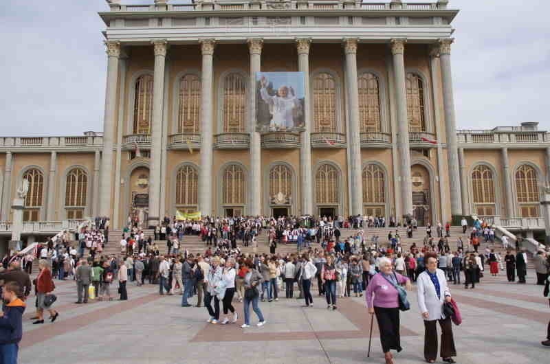 Sanktuarium Najświętszej Maryi Panny Licheńskiej w 2011 roku...