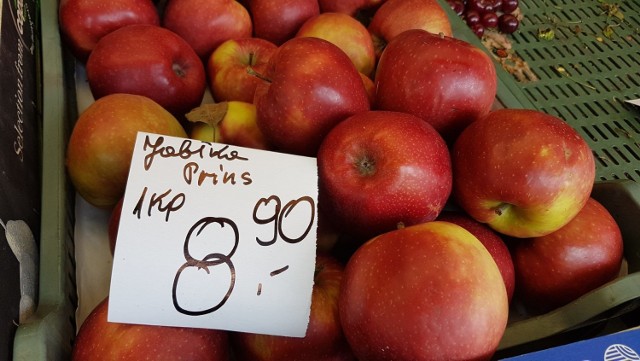 Ceny owoców w Katowicach. Ale te jabłka są drogie!

Zobacz kolejne zdjęcia/plansze. Przesuwaj zdjęcia w prawo - naciśnij strzałkę lub przycisk NASTĘPNE