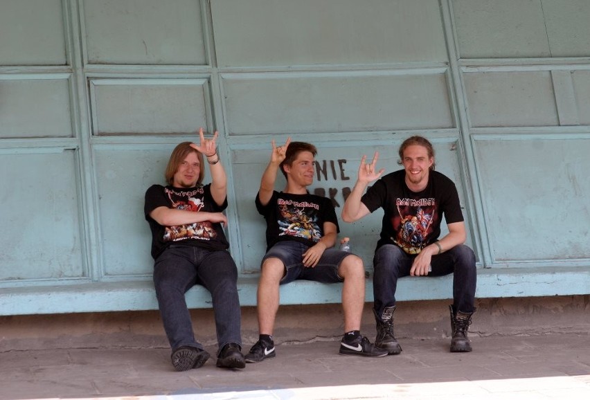 Fani Iron Maiden przed Atlas Areną w Łodzi