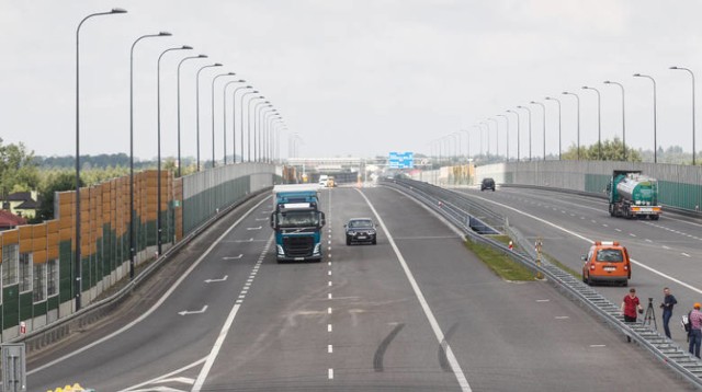 Około godz. 10.00 pierwsze samochody przejechały głównym ciągiem autostrady łączącej dwie granice Polski – na zachodzie w Jędrzychowicach, a na wschodzie w Korczowej.