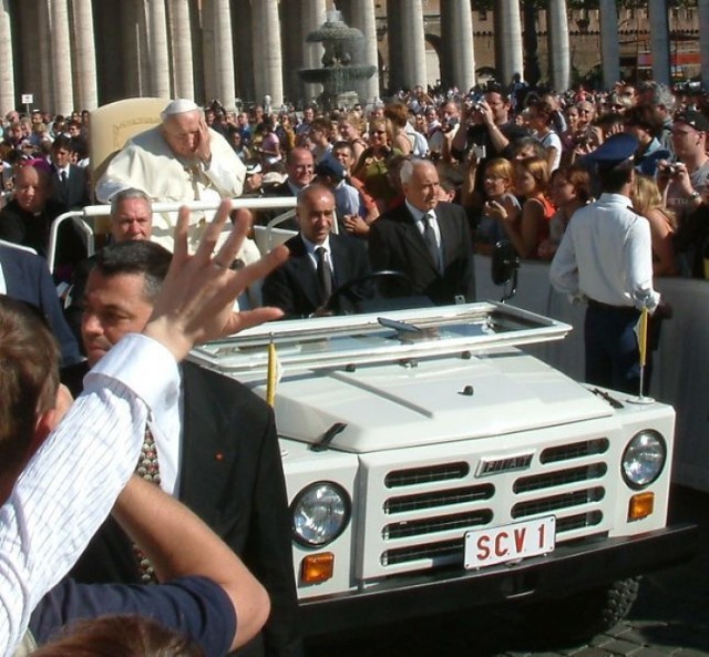 13 maja 1981 roku Plac Świętego Piotra w Rzymie.