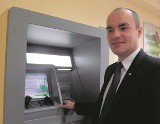 Strzelin: Pieniądze z bankomatu bez karty