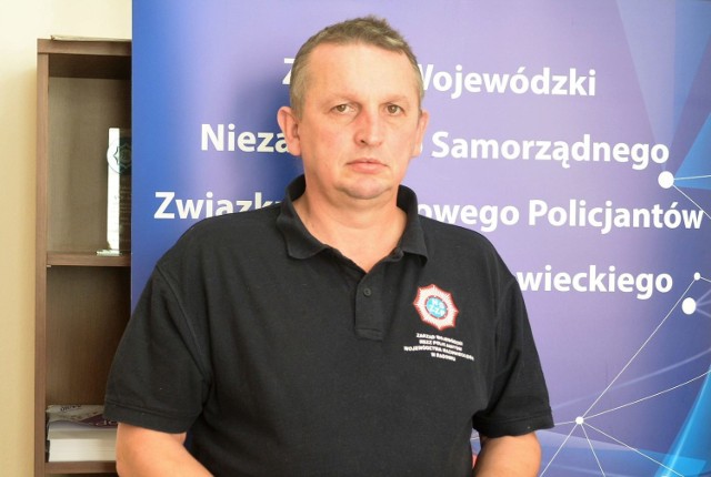 - Domagamy się spełnienia naszych postulatów - mówi Dariusz Brzezicki, przewodniczący NSZZ Policjantów w Radomiu.