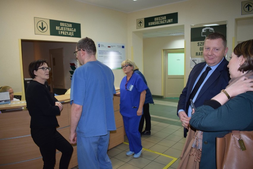 Szamotuły. Ewa Kopacz odwiedziła szpital i spotkała się z dziennikarzami [ZDJĘCIA]