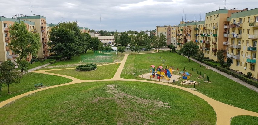 Zmodernizowane podwórka na Osiedlu Północ w Kluczborku.